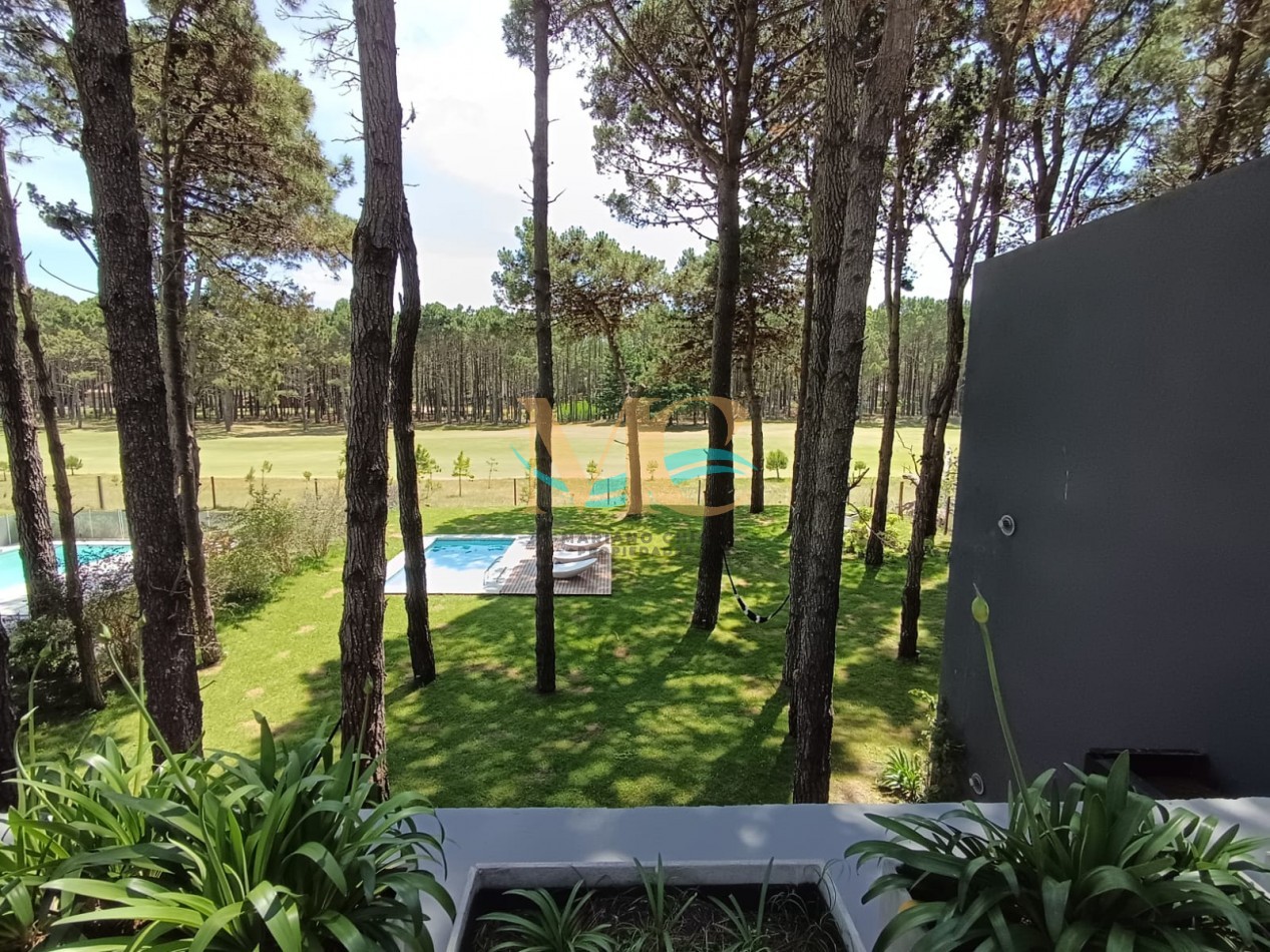 Casa con pileta en Isla del Golf