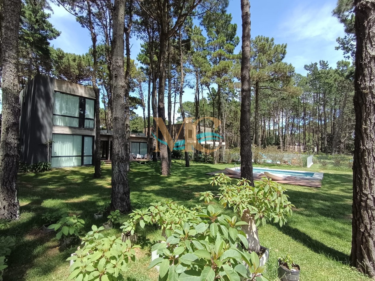 Casa con pileta en Isla del Golf
