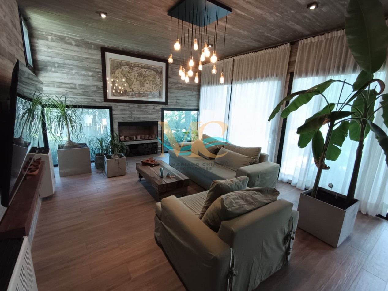 Casa con pileta en Isla del Golf