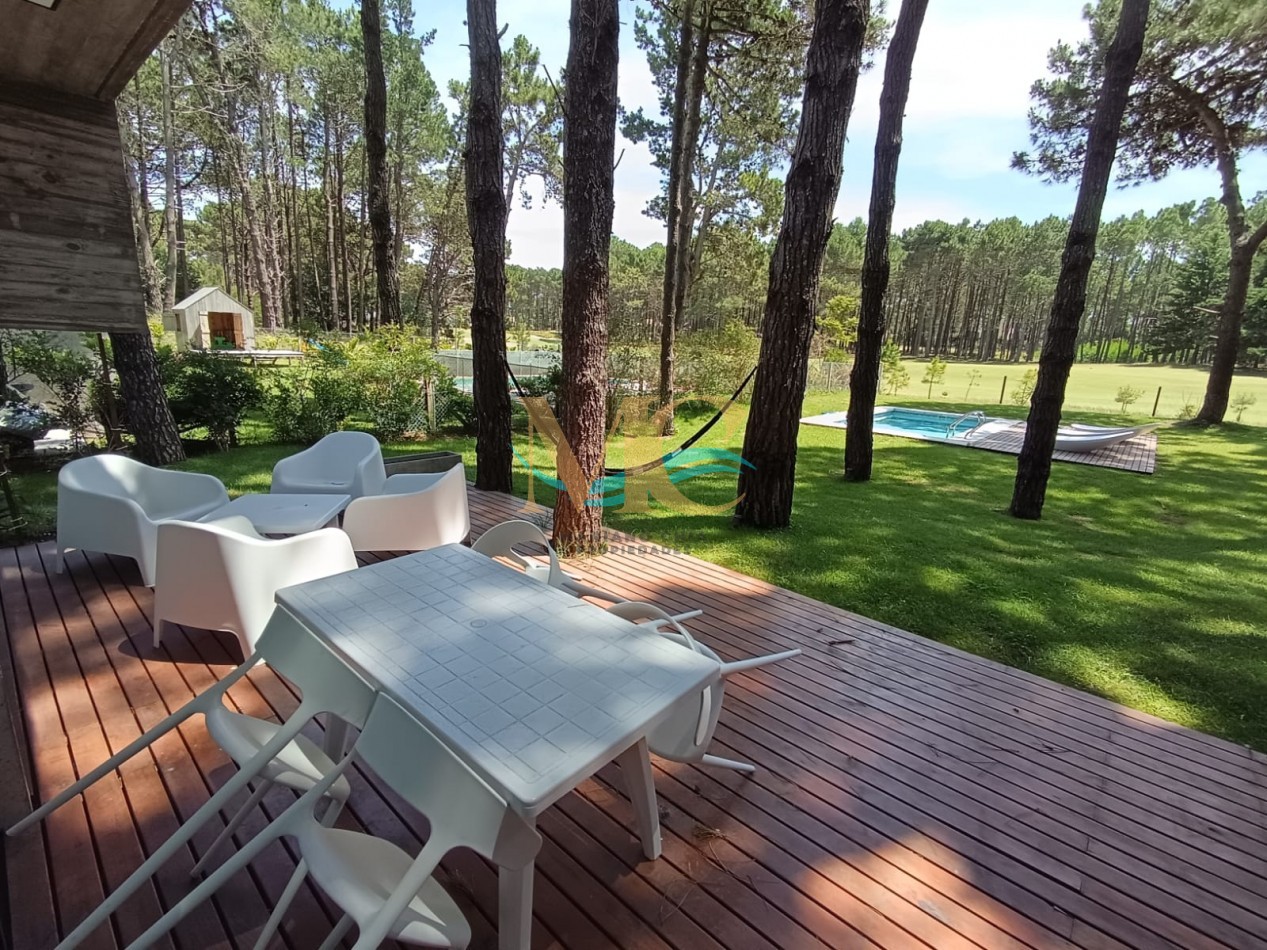 Casa con pileta en Isla del Golf