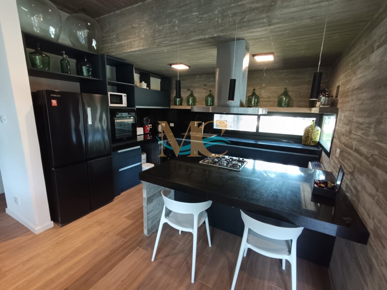 Casa con pileta en Isla del Golf