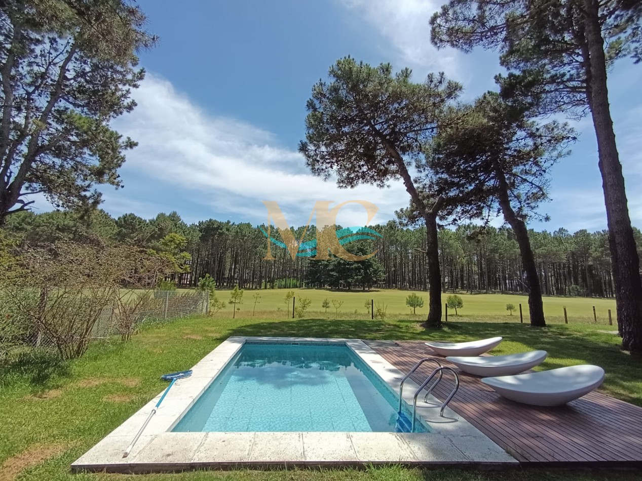 Casa con pileta en Isla del Golf