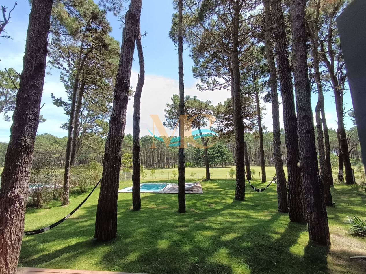 Casa con pileta en Isla del Golf