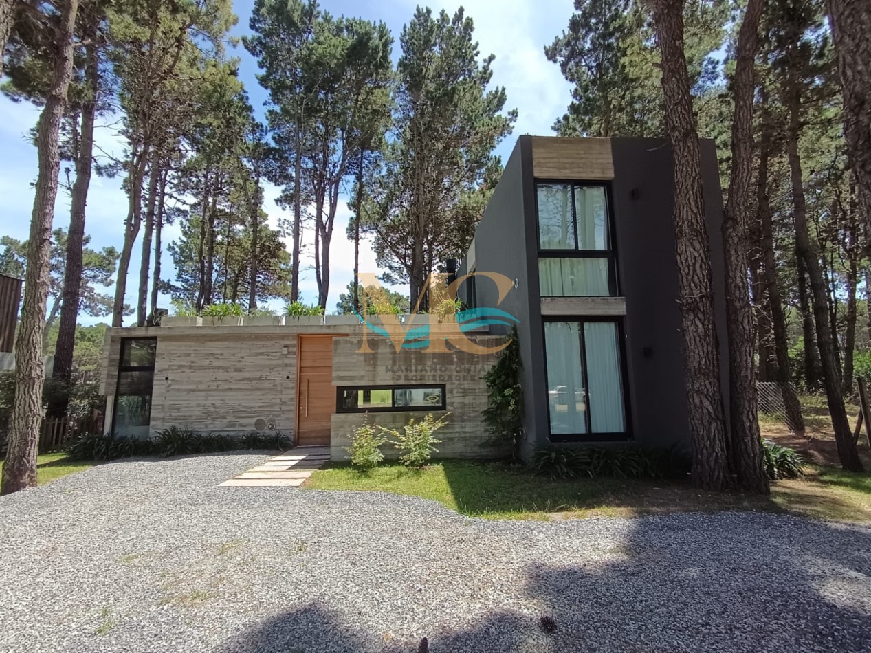 Casa con pileta en Isla del Golf