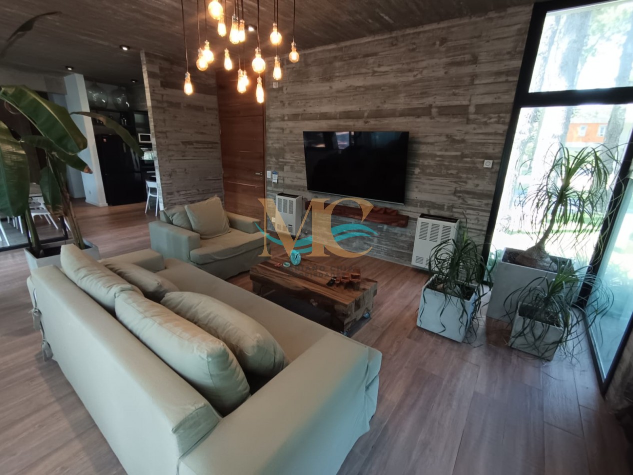 Casa con pileta en Isla del Golf