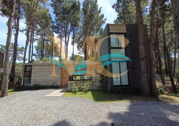 Casa con pileta en Isla del Golf