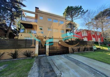 Departamento en venta con 2 cocheras cubiertas